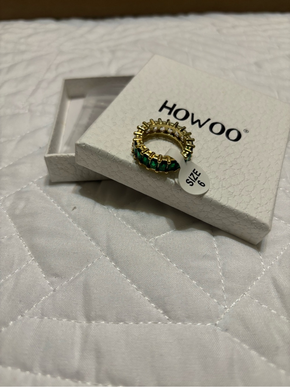 Gold Stackable Ring with Emerald Green Stones - Size 6